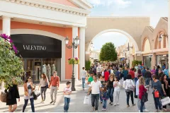 Castel Romano Designer Outlet: Roundtrip from Rome
