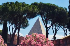 Rome: E-Bike City Tour + Local Street Food