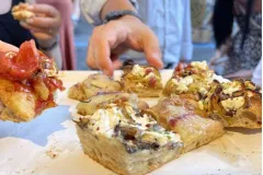 Rome: Trastevere Evening Food Stroll with Dinner and Wine